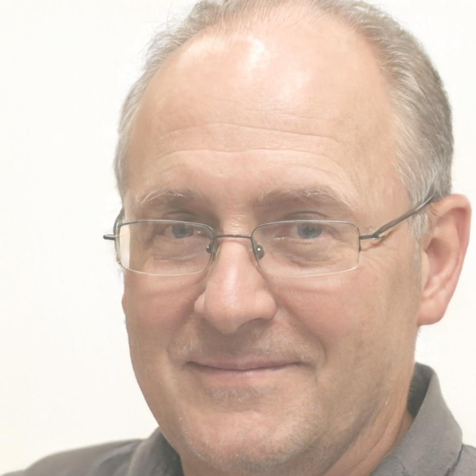 Portrait d'Antoine Dubois, formateur expert en économie